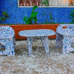 Ensemble Téranga : chaises et table basse en plastique recyclé